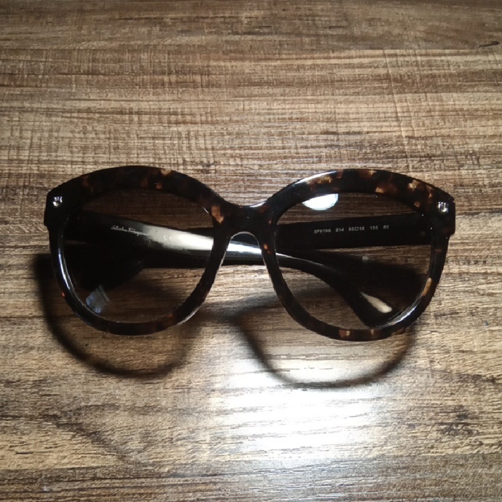 Salvatore Ferragamo Oval Sunglasses SF675S 214 Tortoise 675